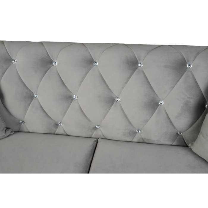 Sofa skandynawska trzyosobowa na wysokich metalowych nogach, sofa pikowana w guziki kryształowe - Kare 3-osobowa